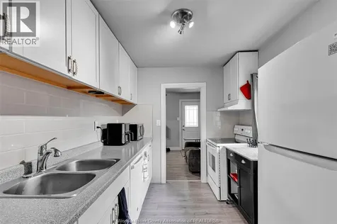 3685 Queen Street Windsor ON N9C 1P1