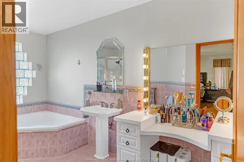 2780 Bridgeway Boulevard Lasalle ON N9H 2L3