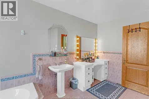 2780 Bridgeway Boulevard Lasalle ON N9H 2L3