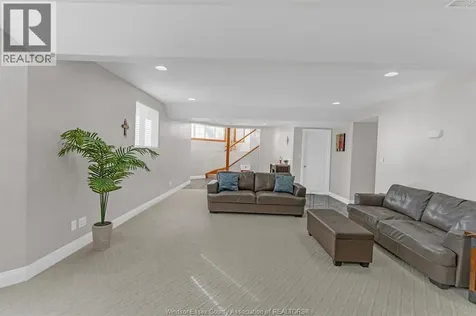 2780 Bridgeway Boulevard Lasalle ON N9H 2L3