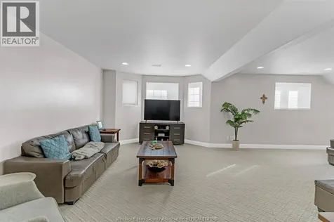 2780 Bridgeway Boulevard Lasalle ON N9H 2L3