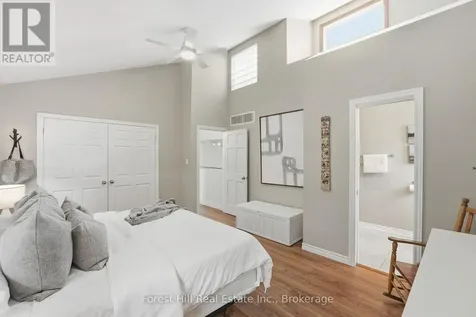 81 St Lawrence Street Collingwood ON L9Y 4Y3