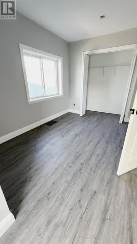 131 Bell Avenue Hamilton (bartonville) ON L8K 3E5
