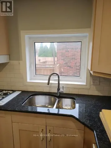 131 Bell Avenue Hamilton (bartonville) ON L8K 3E5