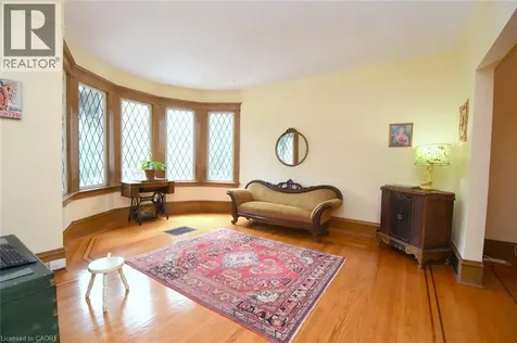 28 St Clair Avenue Hamilton ON L8M 2N3