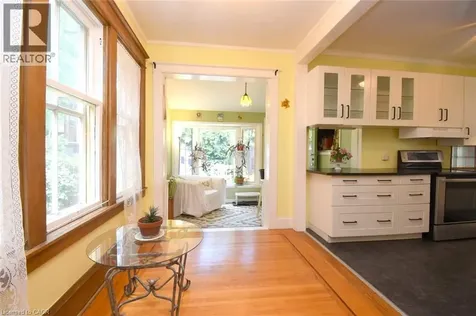 28 St Clair Avenue Hamilton ON L8M 2N3
