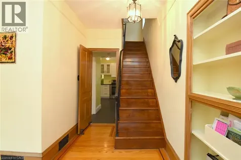 28 St Clair Avenue Hamilton ON L8M 2N3