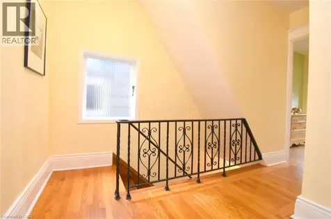 28 St Clair Avenue Hamilton ON L8M 2N3