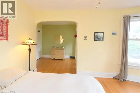 28 St Clair Avenue Hamilton ON L8M 2N3