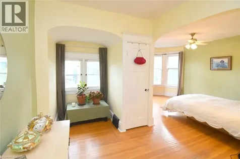 28 St Clair Avenue Hamilton ON L8M 2N3