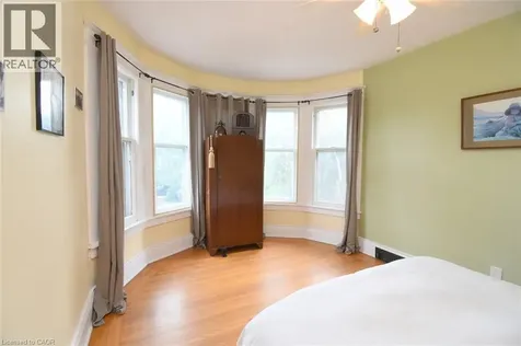 28 St Clair Avenue Hamilton ON L8M 2N3