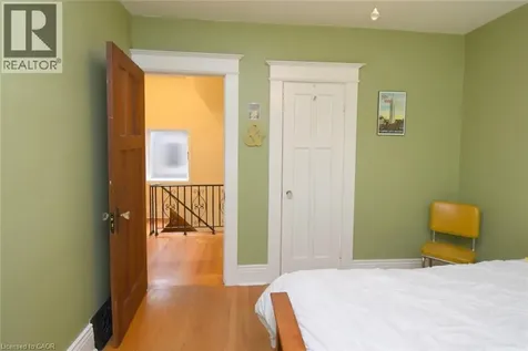 28 St Clair Avenue Hamilton ON L8M 2N3