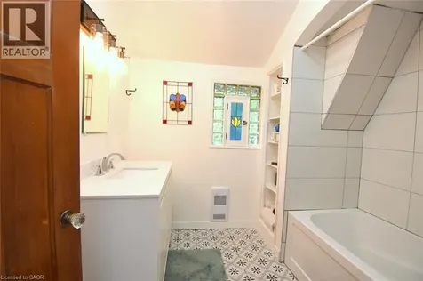 28 St Clair Avenue Hamilton ON L8M 2N3