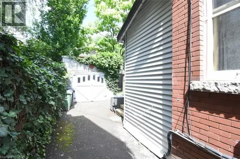 28 St Clair Avenue Hamilton ON L8M 2N3