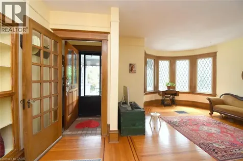 28 St Clair Avenue Hamilton ON L8M 2N3