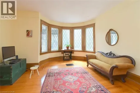 28 St Clair Avenue Hamilton ON L8M 2N3