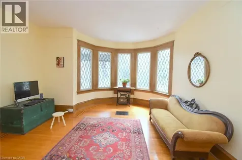 28 St Clair Avenue Hamilton ON L8M 2N3