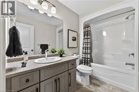 116 Livingston Avenue Grimsby ON L3M 1L6