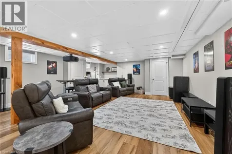 116 Livingston Avenue Grimsby ON L3M 1L6