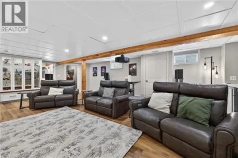 116 Livingston Avenue Grimsby ON L3M 1L6