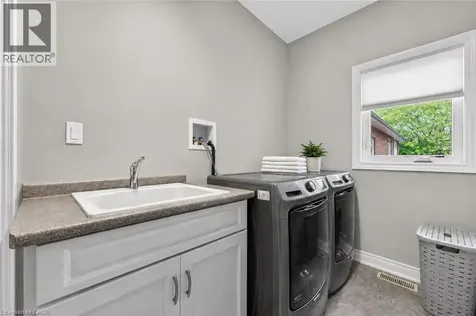 116 Livingston Avenue Grimsby ON L3M 1L6