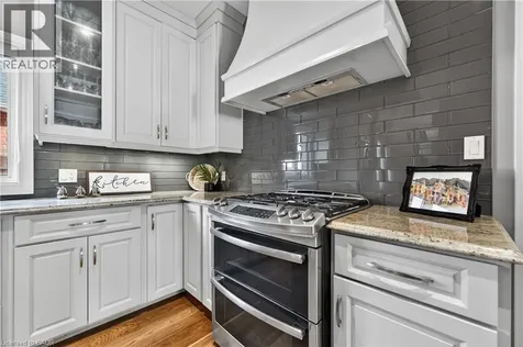 116 Livingston Avenue Grimsby ON L3M 1L6