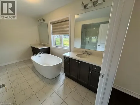 10 Guernsey Drive Kitchener ON N2R 0T7