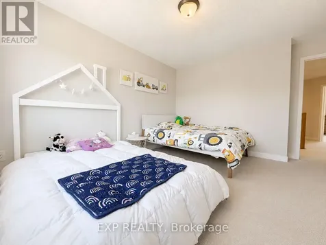 647 Crevier Walk Ottawa ON K1W 0M7