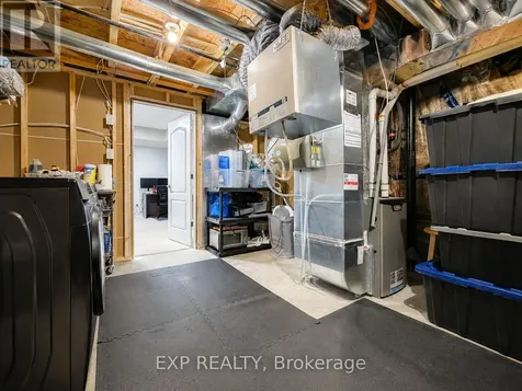 647 Crevier Walk Ottawa ON K1W 0M7