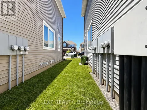 647 Crevier Walk Ottawa ON K1W 0M7