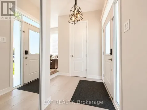647 Crevier Walk Ottawa ON K1W 0M7