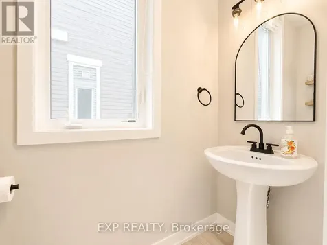 647 Crevier Walk Ottawa ON K1W 0M7