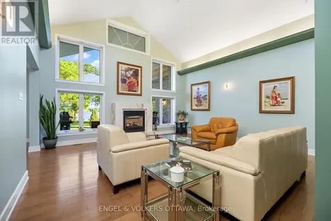 1562 Lakeshore Drive Ottawa ON K4P 1G9