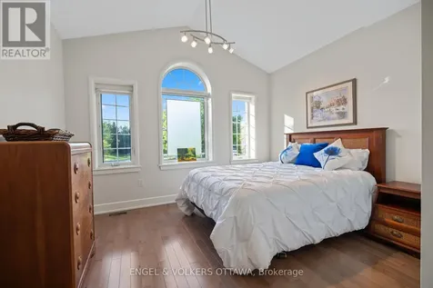 1562 Lakeshore Drive Ottawa ON K4P 1G9