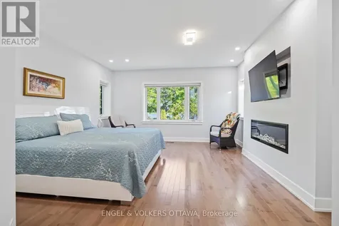 1562 Lakeshore Drive Ottawa ON K4P 1G9