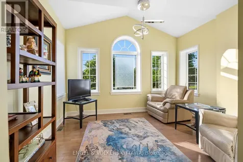 1562 Lakeshore Drive Ottawa ON K4P 1G9