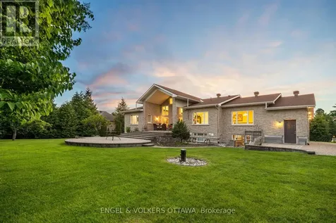 1562 Lakeshore Drive Ottawa ON K4P 1G9