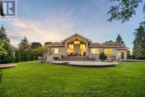 1562 Lakeshore Drive Ottawa ON K4P 1G9