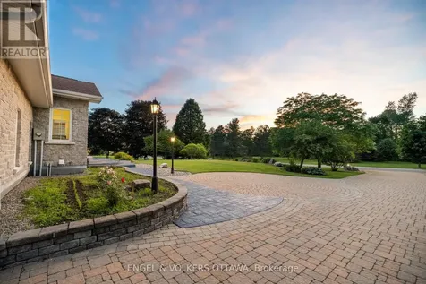 1562 Lakeshore Drive Ottawa ON K4P 1G9