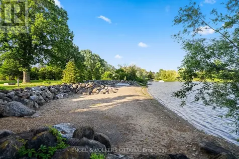 1562 Lakeshore Drive Ottawa ON K4P 1G9