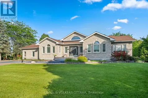1562 Lakeshore Drive Ottawa ON K4P 1G9