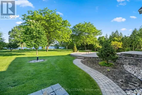 1562 Lakeshore Drive Ottawa ON K4P 1G9