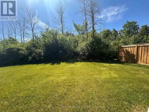 137 White Oak Crescent Blue Mountains ON L9Y 0Z3