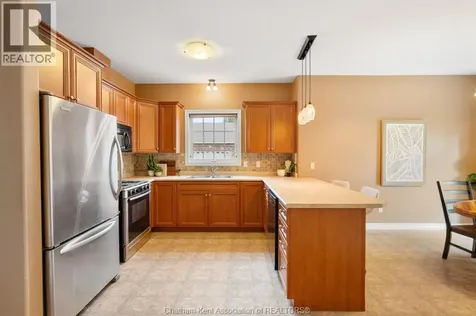15 Oakgrove Lane Chatham ON N7L 5R9