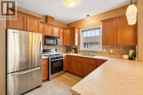 15 Oakgrove Lane Chatham ON N7L 5R9