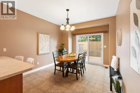 15 Oakgrove Lane Chatham ON N7L 5R9