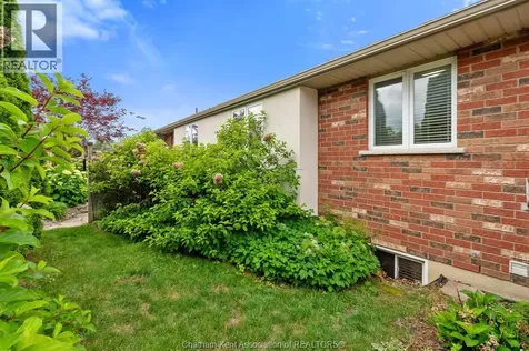 15 Oakgrove Lane Chatham ON N7L 5R9