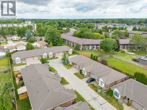 15 Oakgrove Lane Chatham ON N7L 5R9