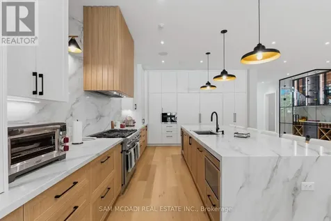 899 Danforth Place Burlington (bayview) ON L7T 1S1