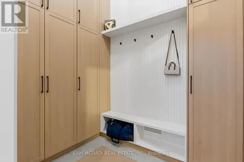 899 Danforth Place Burlington (bayview) ON L7T 1S1